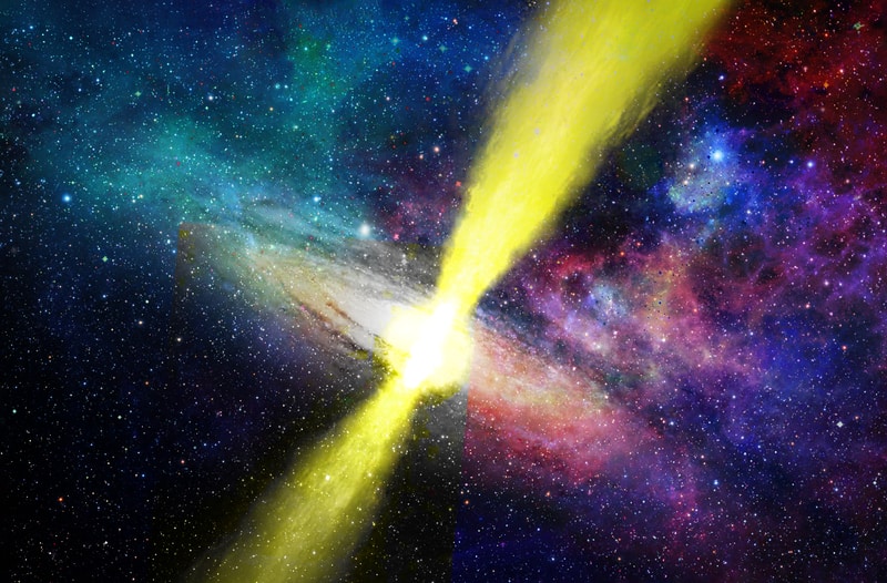 Attraverso una Lente di Gravitazione: Astronomi Immortalano una Strana Supernova “Estremamente Deformata”