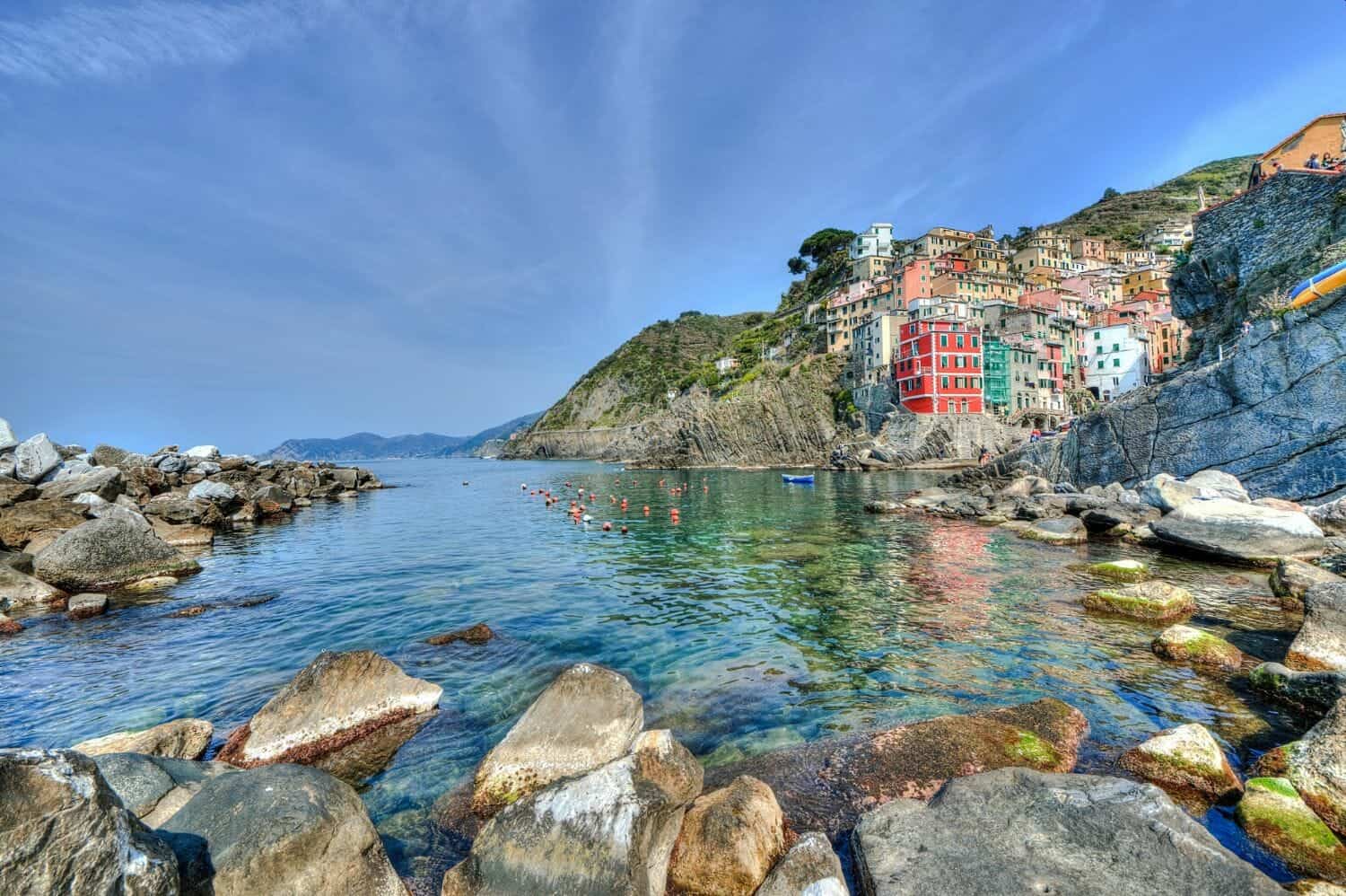 Scopri i più affascinanti borghi marittimi ideali per l’autunno