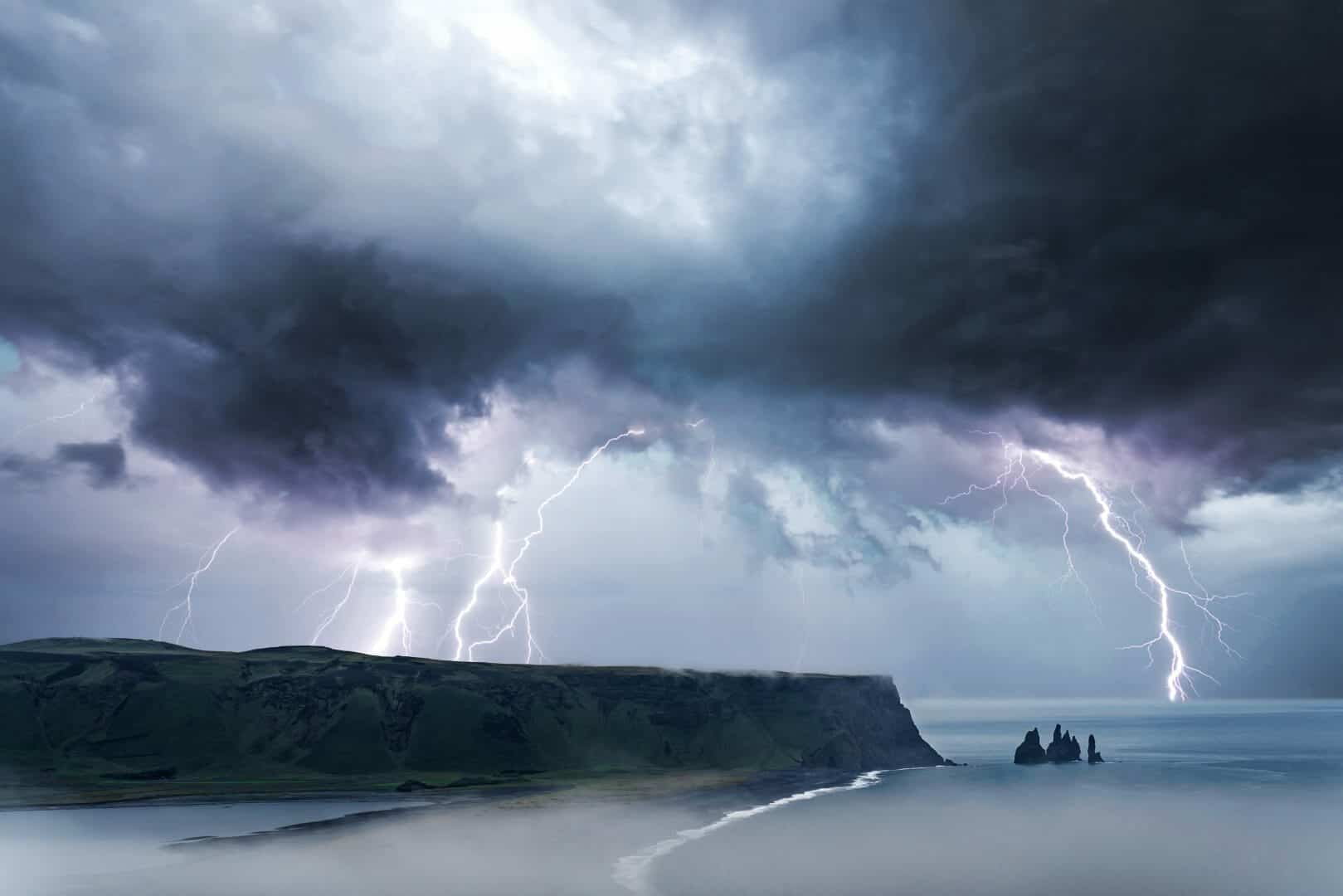 Formazione di tempesta tropicale al largo della costa sud-est degli USA-previsto arrivo in North Carolina