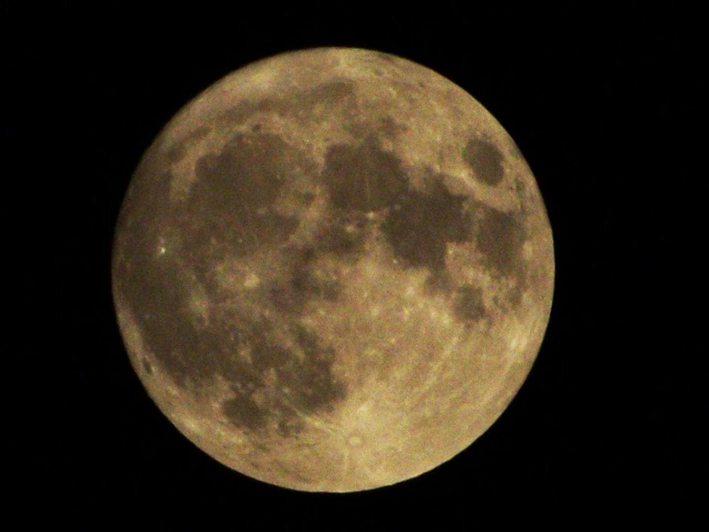 la luna blu nel cielo notturno la luna piena della superluna