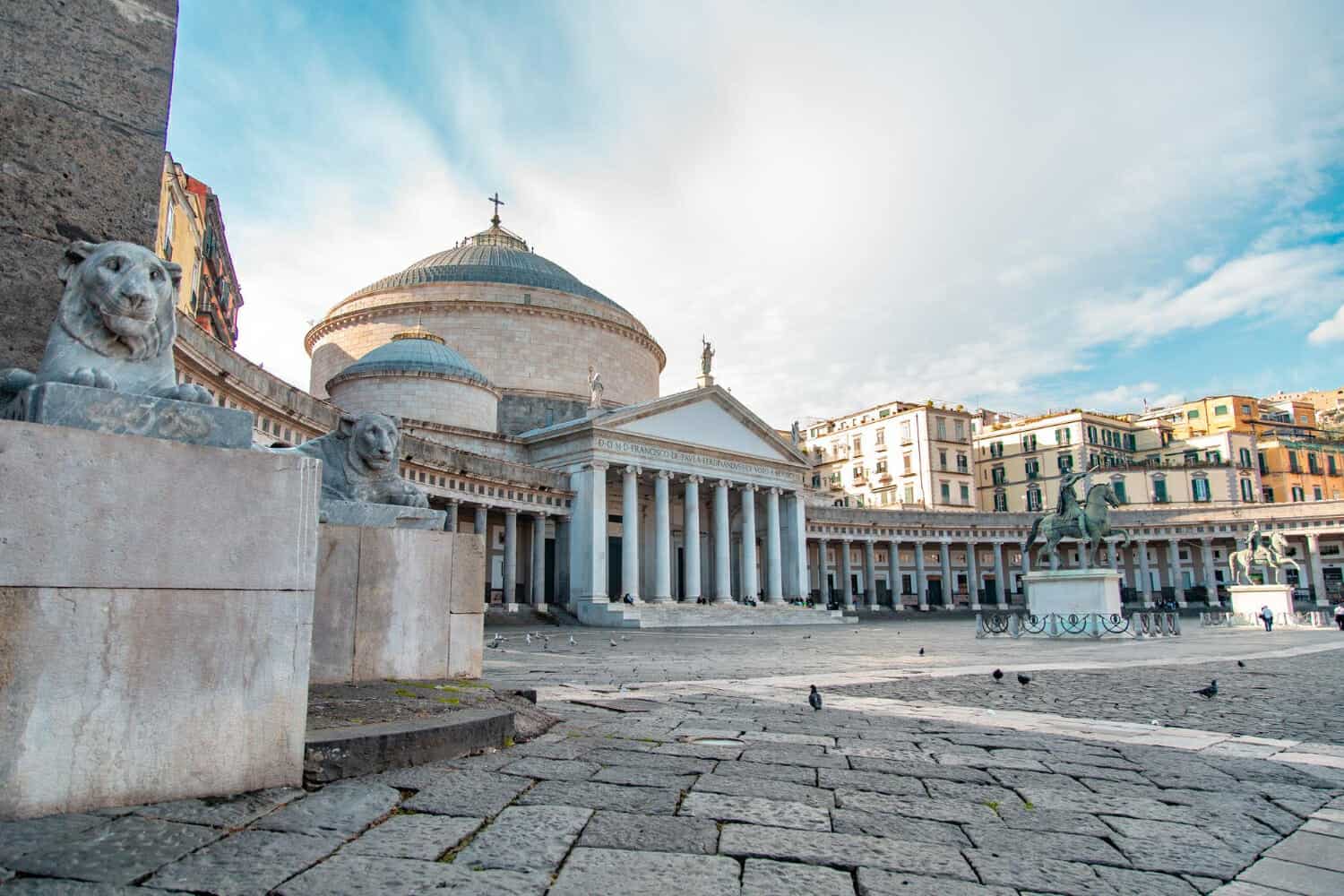 Napoli: alla scoperta dei suoi monumenti più affascinanti