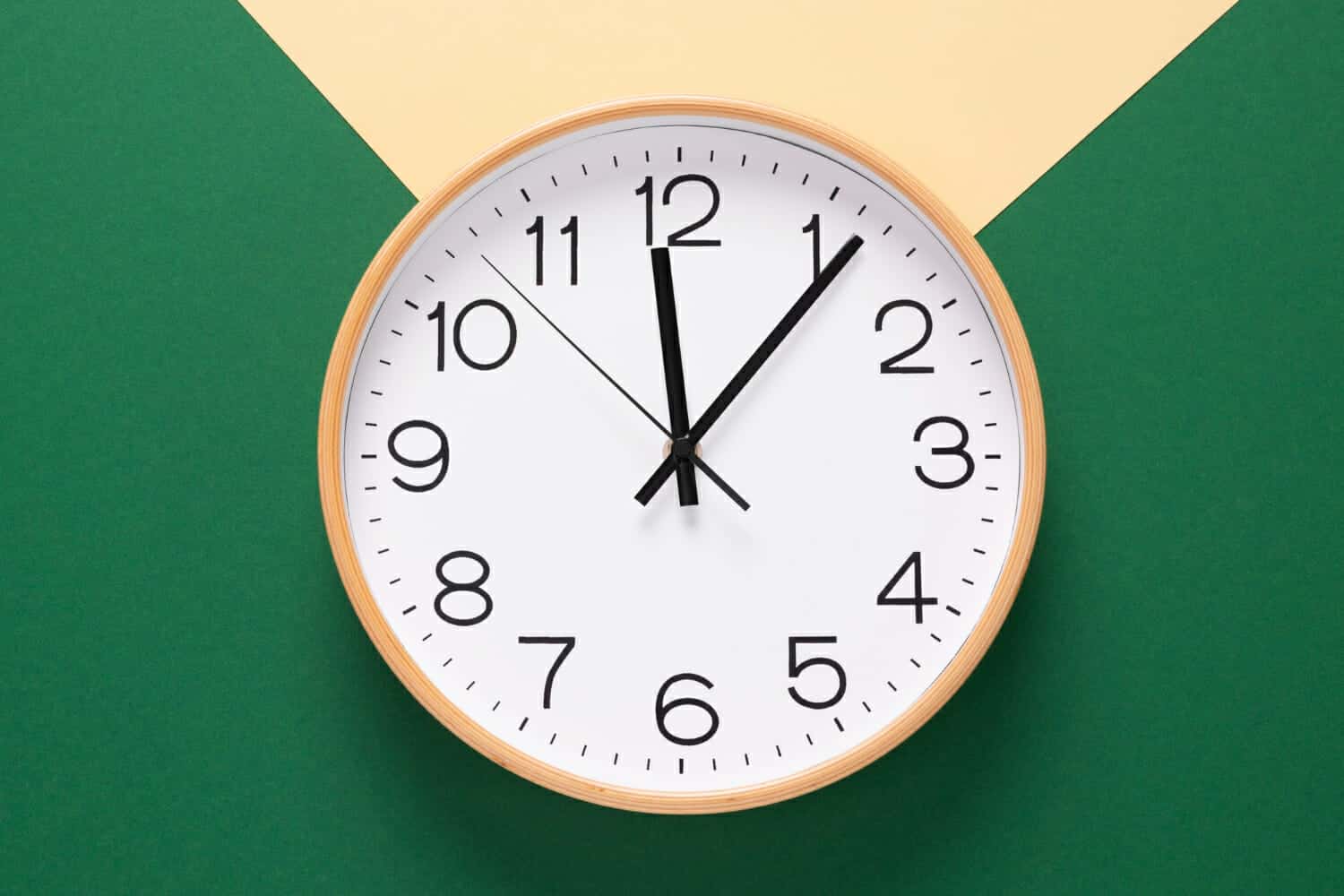 sopra vista orologio da parete natura morta