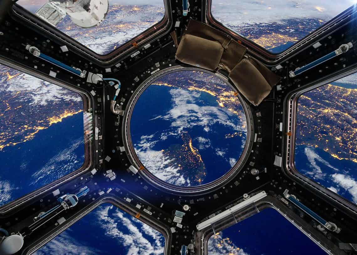 terra e veicoli spaziali elementi di questa immagine forniti dalla nasa