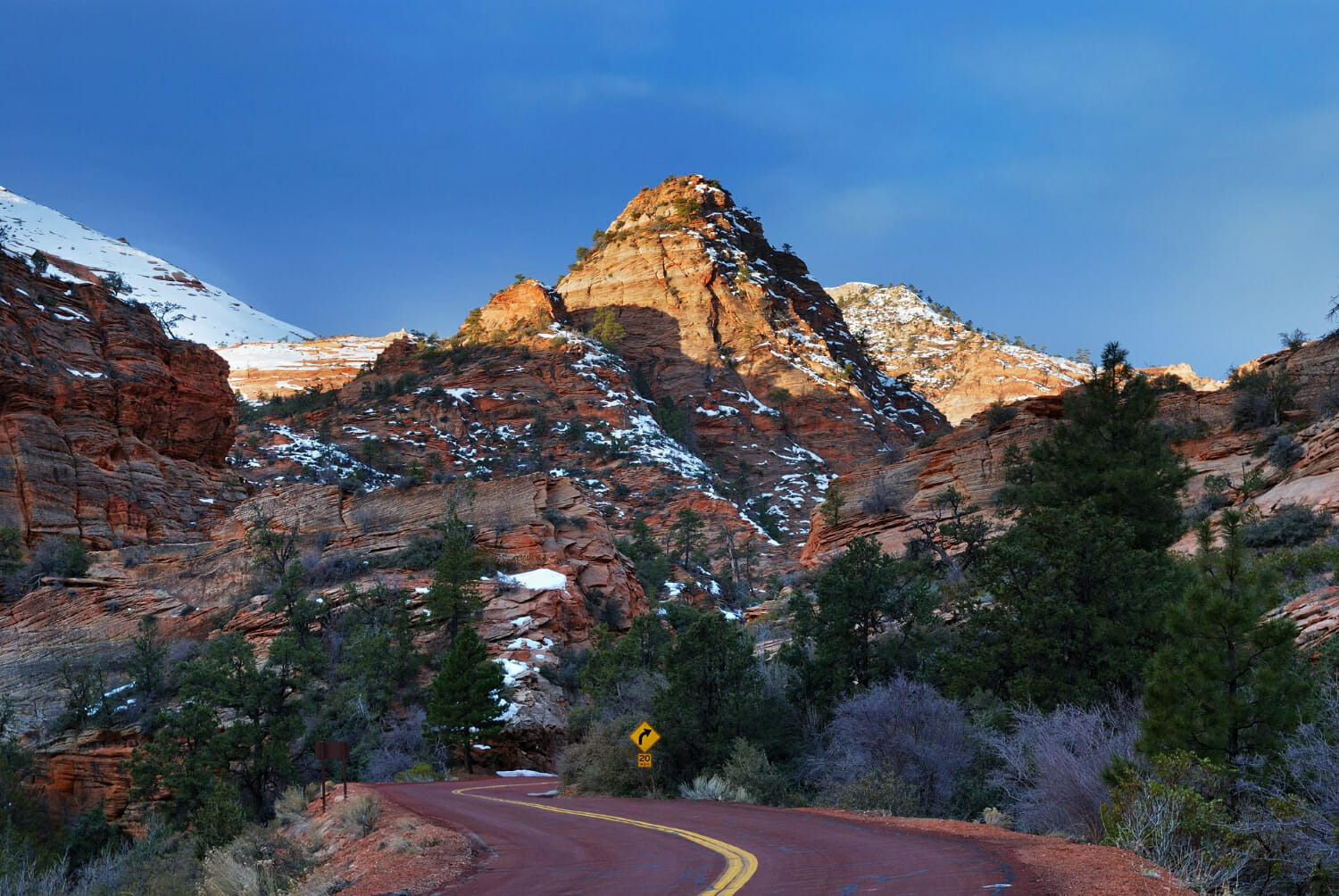zion national park con strada e neve