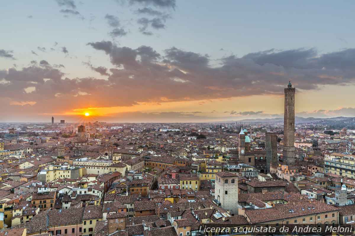 Meteo Bologna: domani coperto con pioviggine, poi nubi sparse con piovaschi