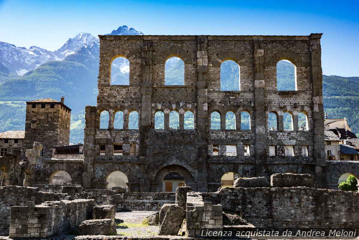 Meteo Aosta: nuvolosità e piovaschi oggi, poi schiarite e vento