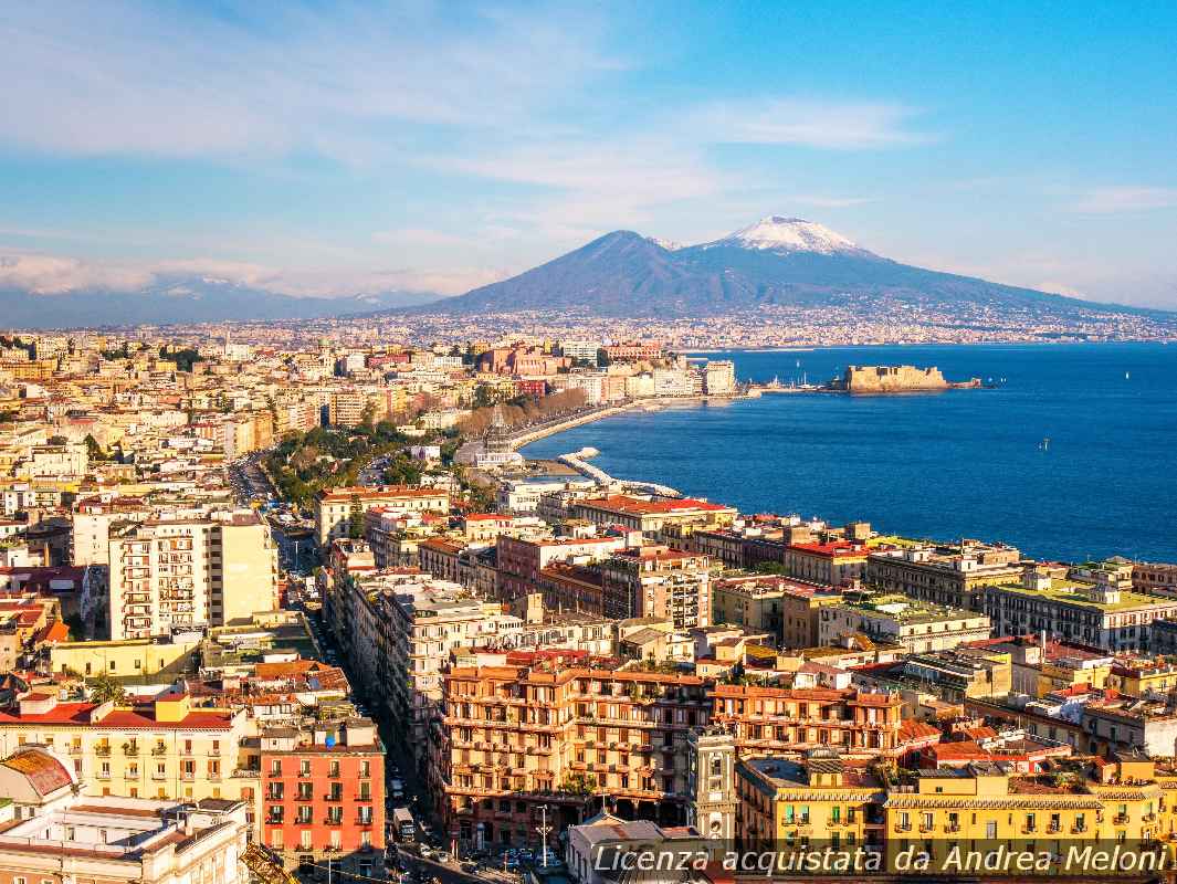 Meteo Napoli: nuvolosità in aumento, vento in arrivo