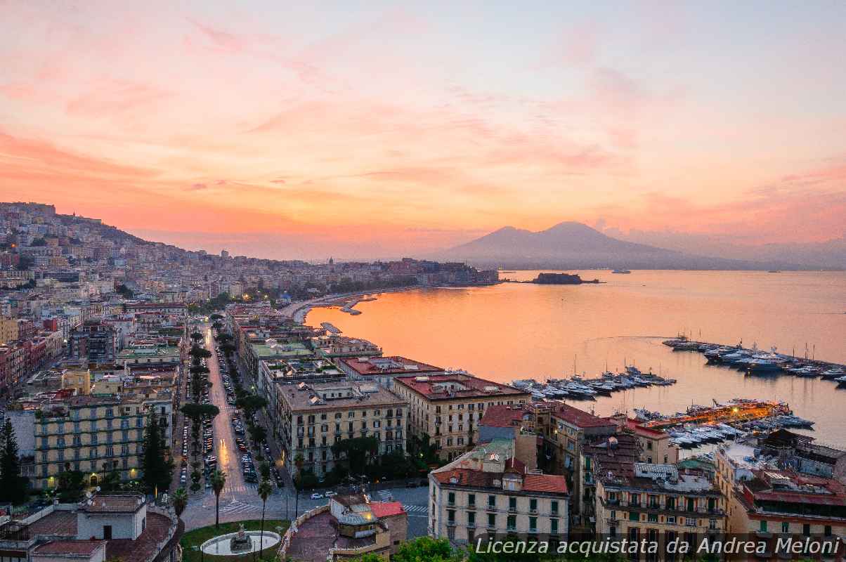 Meteo Napoli: sole e vento nei prossimi giorni, temperature in aumento