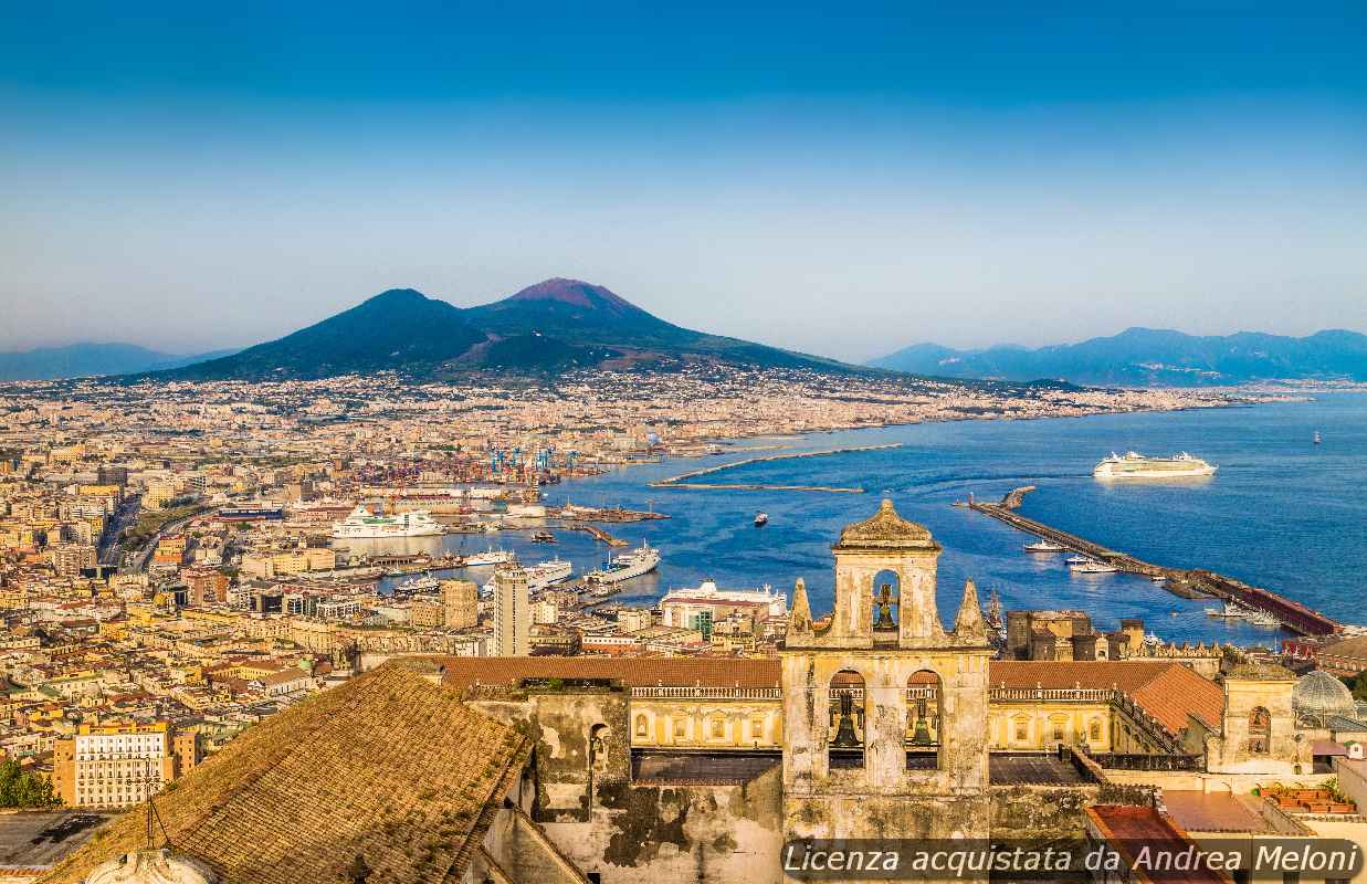 Meteo Napoli: sole splendente domani, leggera nuvolosità nei giorni a seguire