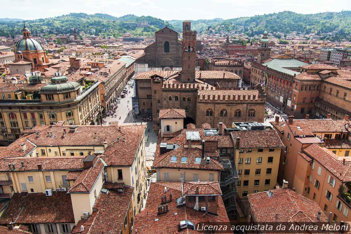 Meteo Bologna: sole e vento domani, poi schiarite in arrivo