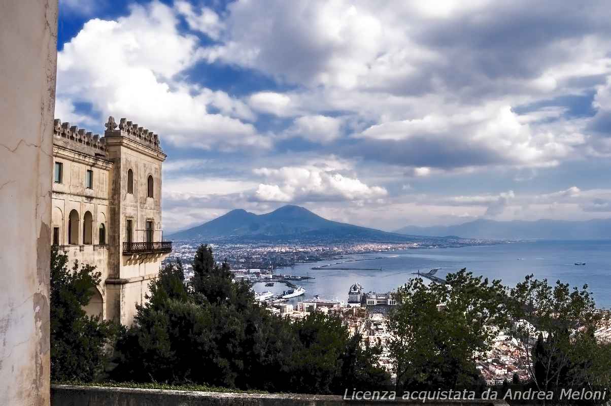 Meteo Napoli: domani nuvoloso con piovaschi, poi nubi sparse con piovaschi