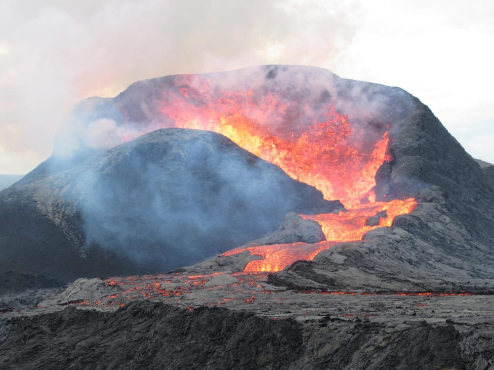 colpo di lava in eruzione sul vulcano disastro naturale