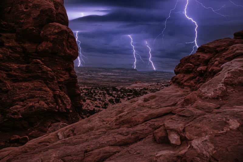 Arabia Saudita: fulmini uccidono 4 persone su montagna famosa