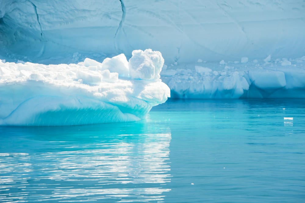 iceberg blu nel fiordo di ilulissat groenlandia