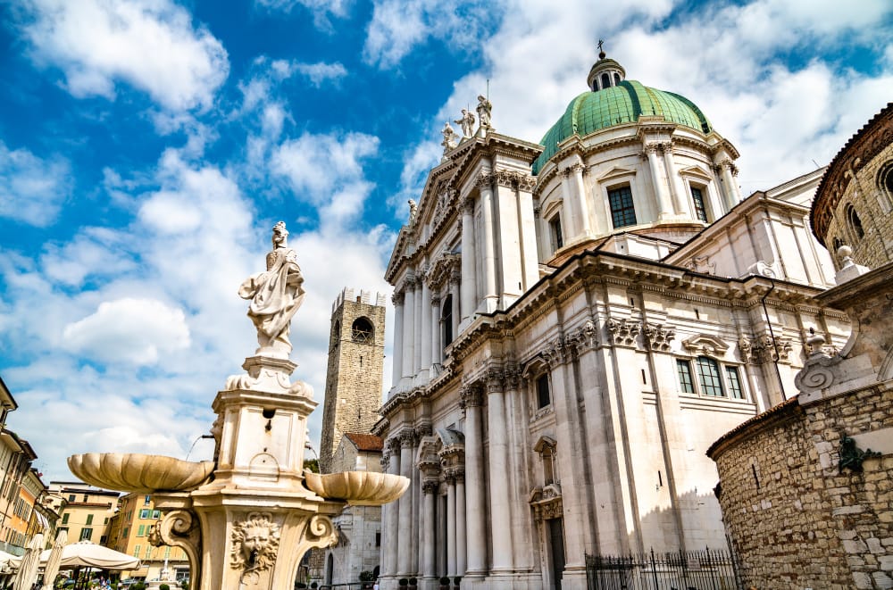 la cattedrale di santa maria assunta di brescia in italia
