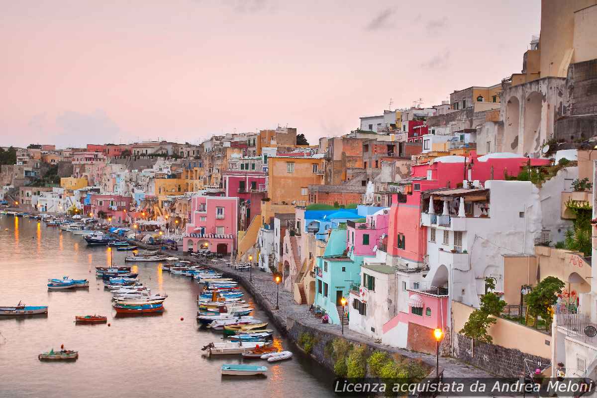 meteo-napoli:-domani-nuvoloso-con-piovaschi,-poi-nubi-sparse-e-schiarite-in-arrivo