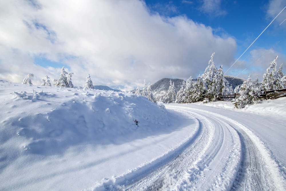 paesaggio invernale in montagna