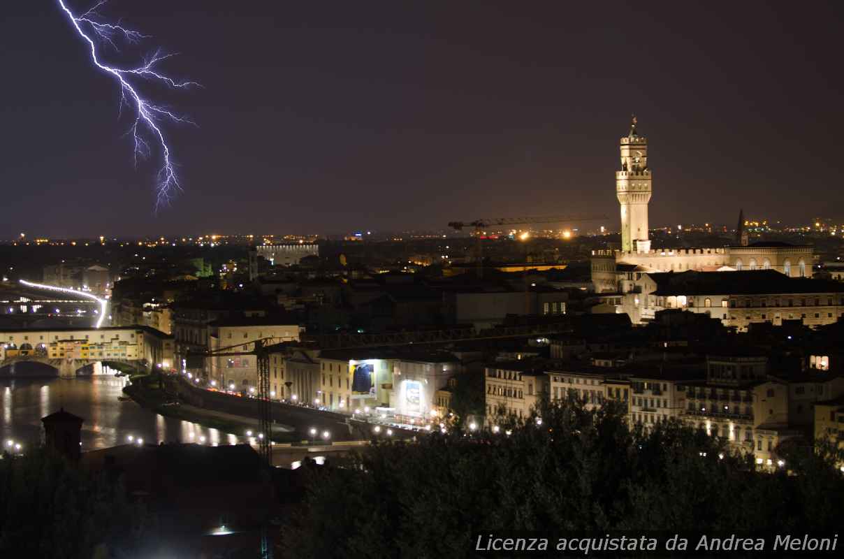 Meteo Firenze: nuvole e pioggia in arrivo, preparatevi a bagnarsi!