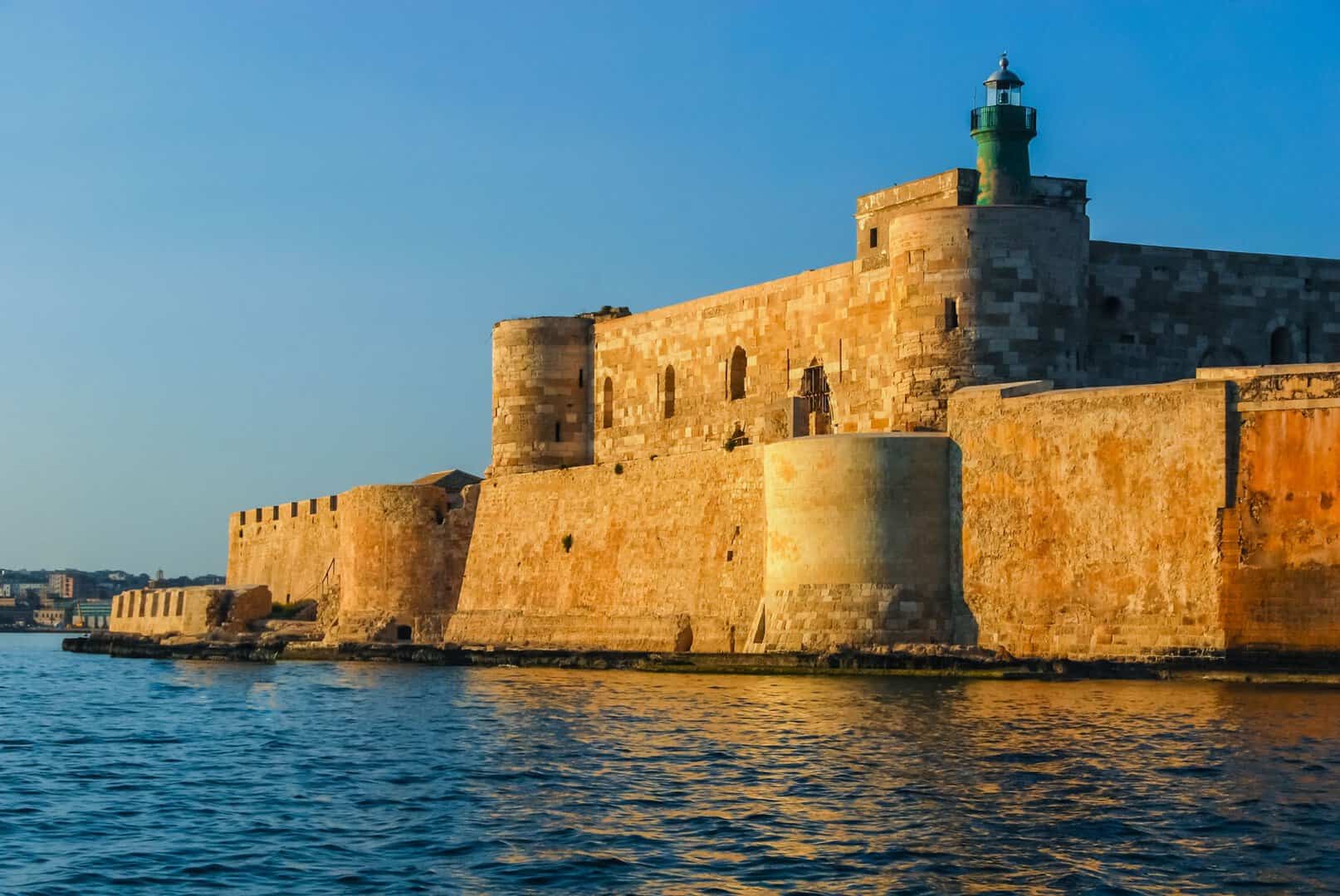 Un viaggio in Sicilia alla scoperta del Castello Maniace, gioiello di Siracusa
