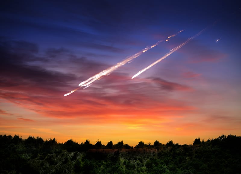 Palla di fuoco molto luminosa di giorno sopra Francia e Spagna