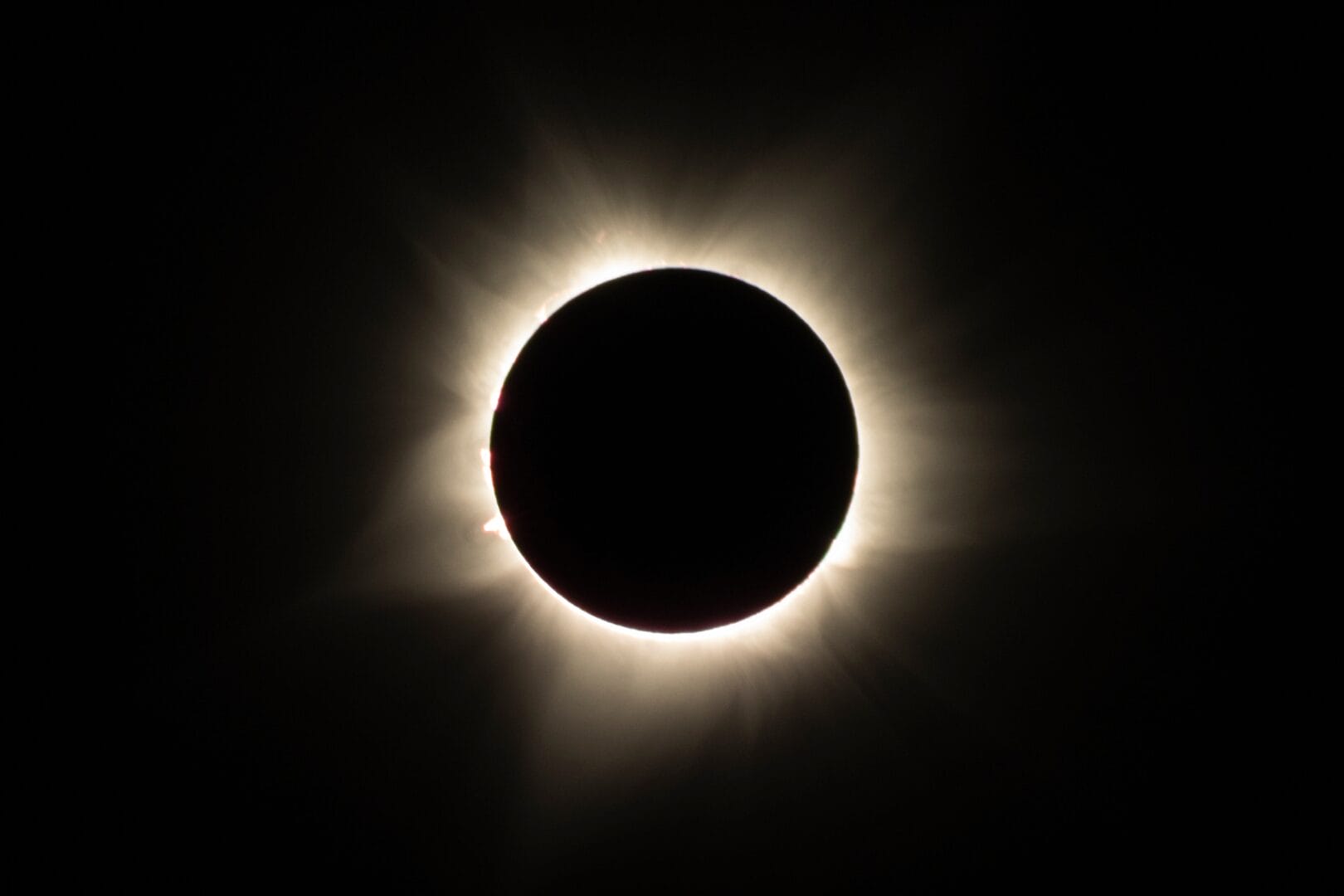 L’unicità dell’Eclissi Totale di Sole del 2024