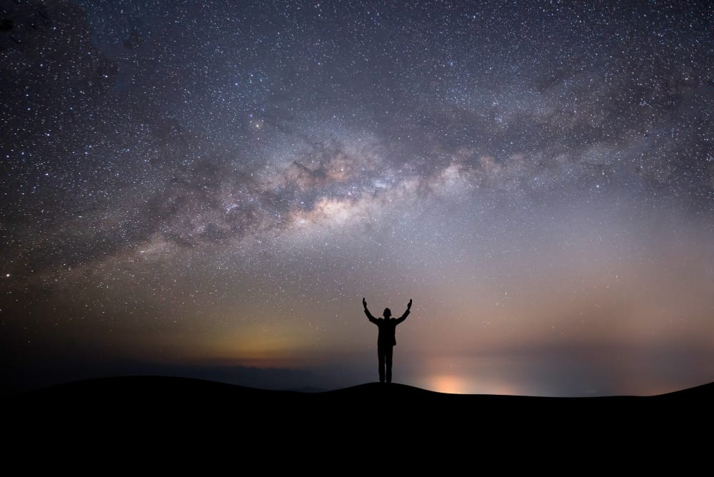 L’astronomia ottica: una luce visibile nell’universo