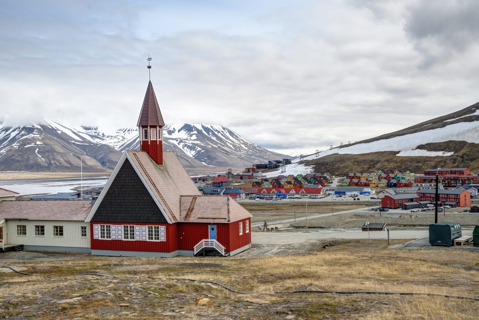 Isole Svalbard, vivere tutto l’anno. I rischi, la quotidianità, gli orsi, il gelo siderale, il buio