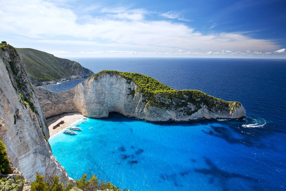 la piu incredibile spiaggia di navagio o spiaggia del naufragio zante grecia