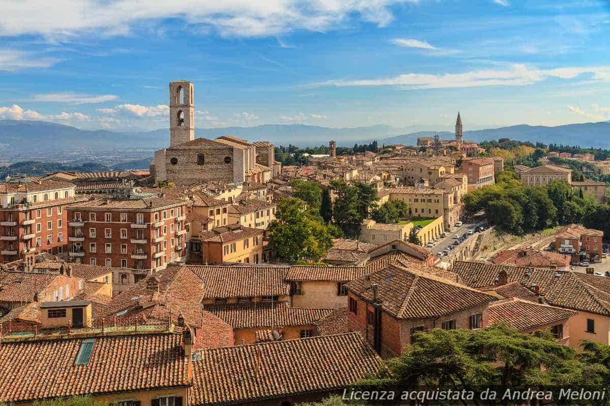 Meteo Perugia: domani nuvoloso e ventoso, seguito da piovaschi e raffiche di vento