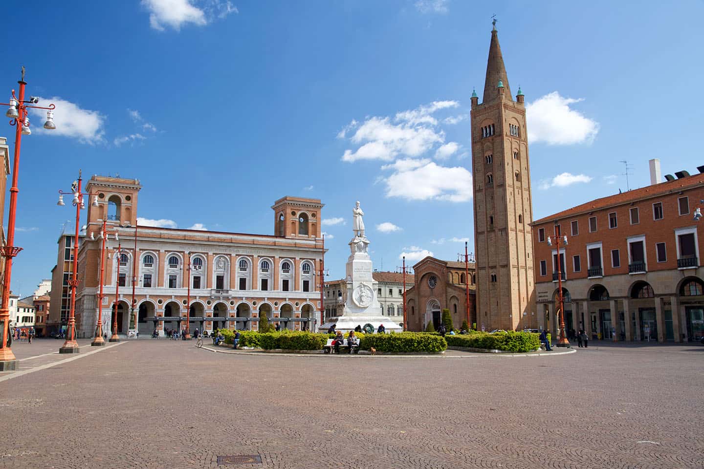 Forlì: incrocio culturale e aeronautico nel cuore dell’Emilia-Romagna