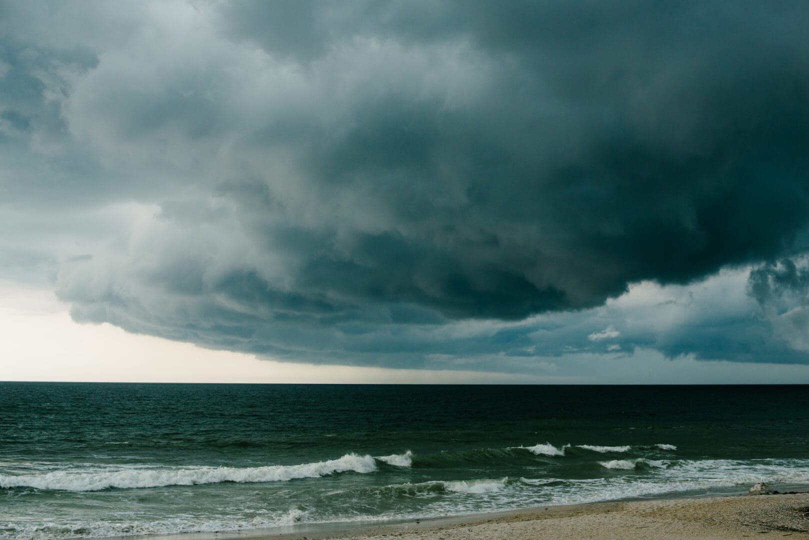 Meteo: squall line dalla Liguria verso la Toscana ed il Lazio, a rischio Campania