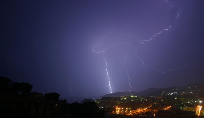 Piogge torrenziali colpiscono Rio de Janeiro e Espírito Santo causando alluvioni e frane in Brasile