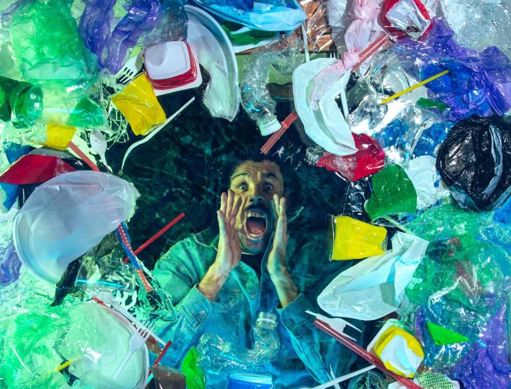Riscaldamento globale e inquinamento da plastica si combinano in un circolo vizioso