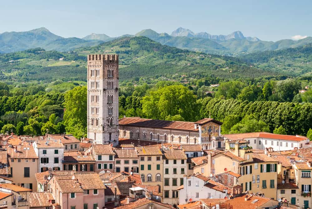 Lucca, la città delle ‍100 chiese: un weekend ⁤tra le mura