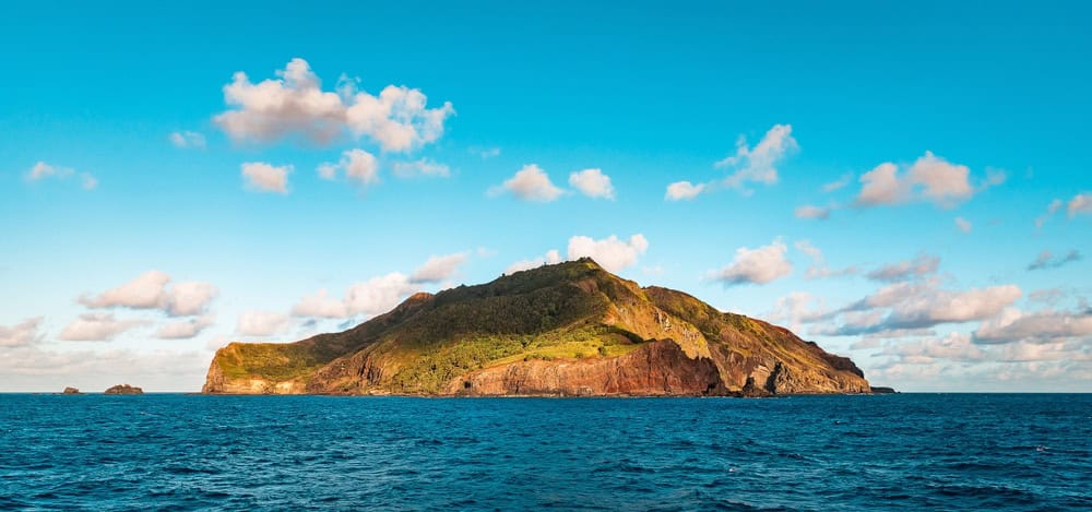 L’isolamento tecnologico e sociale nell’era contemporanea: la remota isola di Pitcairn