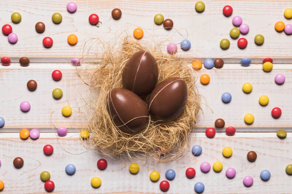 Perché le uova di Pasqua sono così costose? L’impatto del cambiamento climatico sulle coltivazioni di cacao