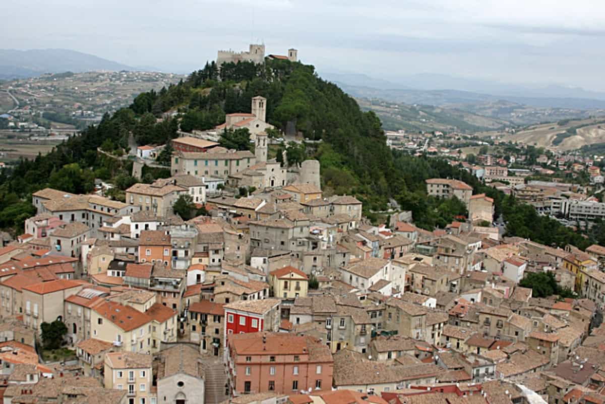 Campobasso: esplorazione delle ricchezze naturali e dei fortilizi nel cuore del Molise