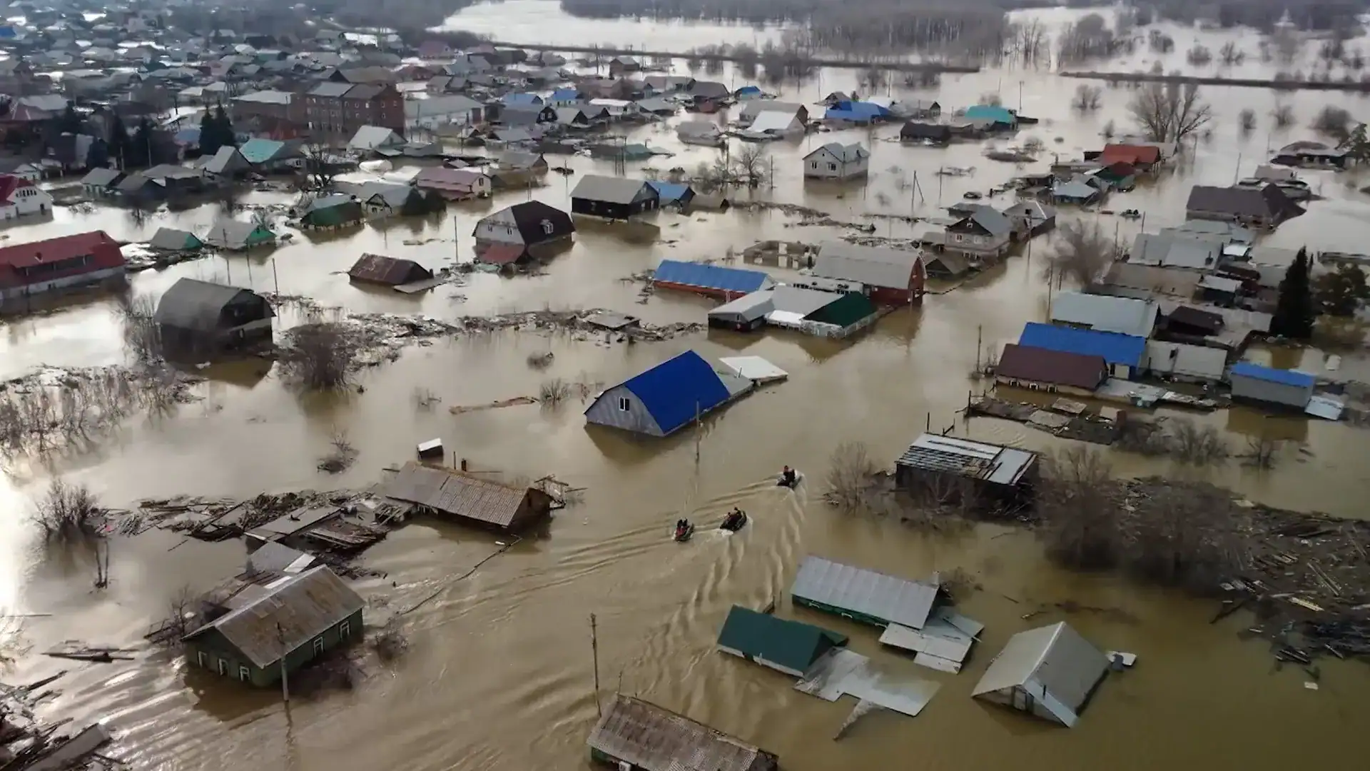 Cataclisima alluvionale in diverse parti del Kazakistan e della Russia, evacuazione storica
