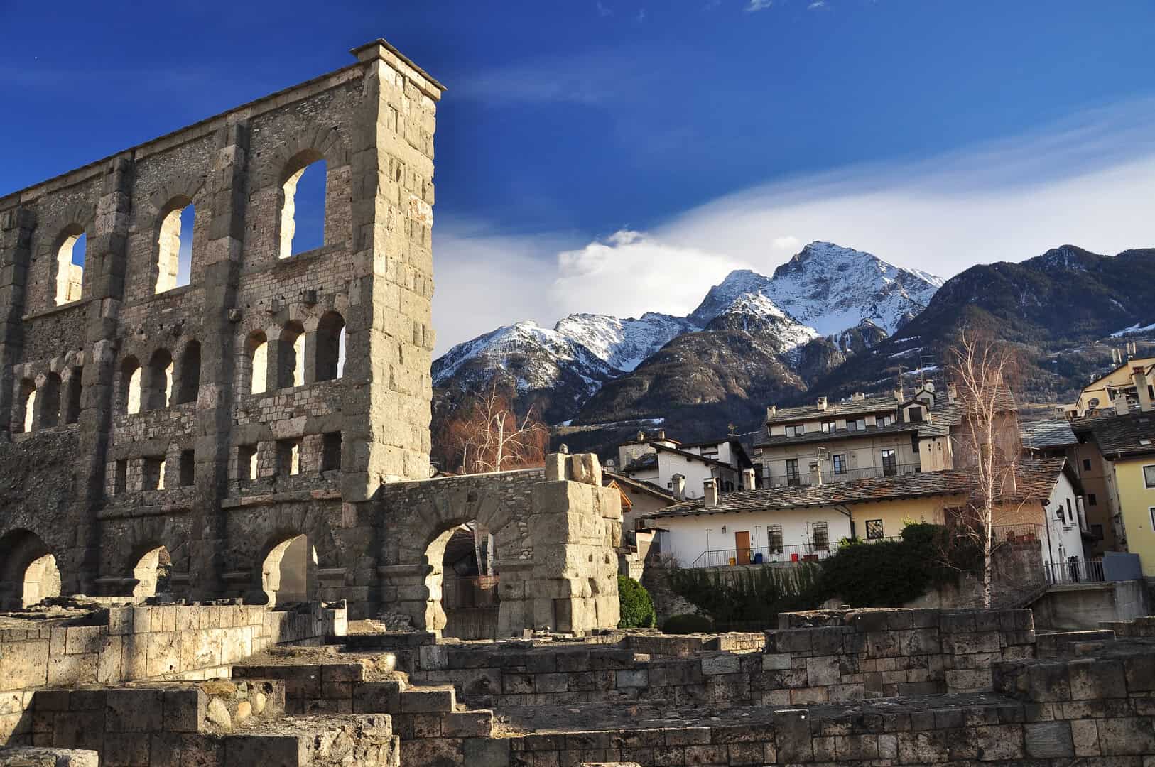 Aosta: vestigia romane ai piedi delle più alte montagne d’Europa