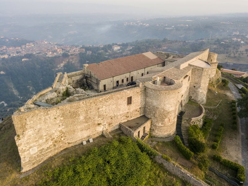 Esplorazione di Vibo Valentia: un itinerario bicultrurale tra marina e storia antica