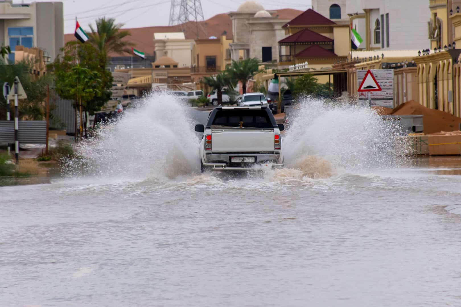 Il cambiamento climatico ha peggiorato le inondazioni mortali di Dubai? Per gli scienziati è probabile