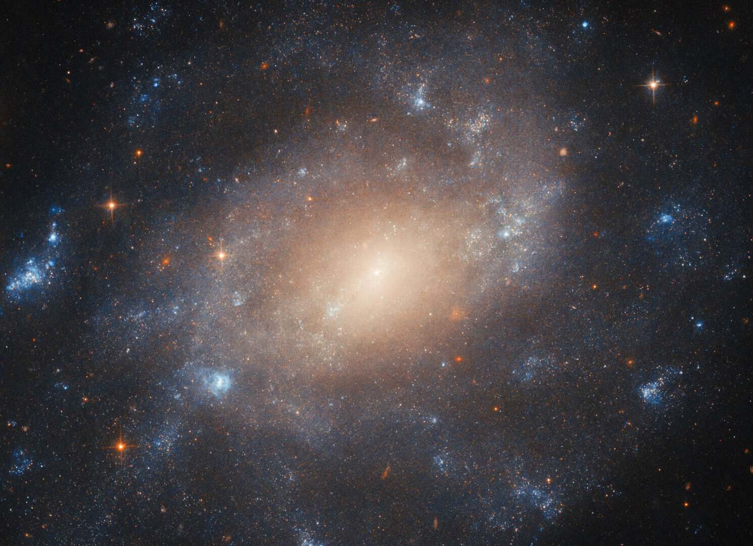 Hubble svela il nucleo luminoso di una storica galassia a spirale