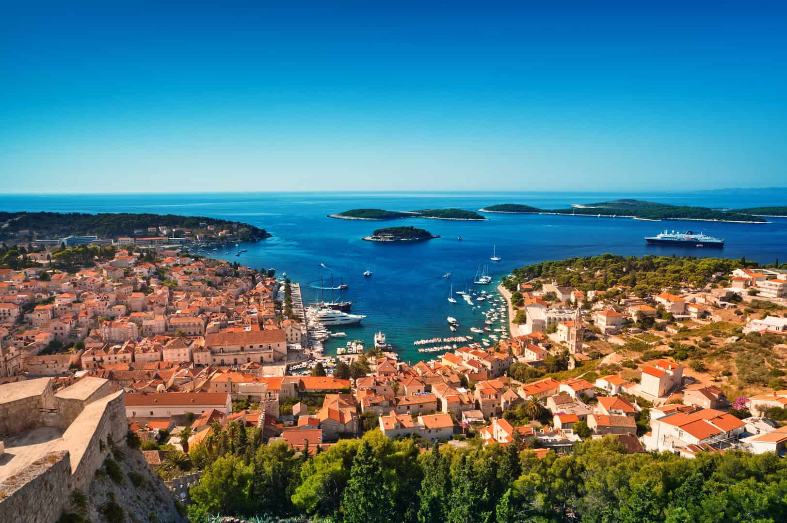 Hvar, Croazia: un incantevole mix di bellezze naturali, sole e storia