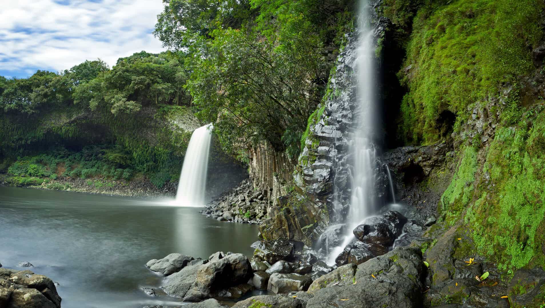 La Réunion, Francia: fresche e impetuose cascate e caldi e imponenti vulcani