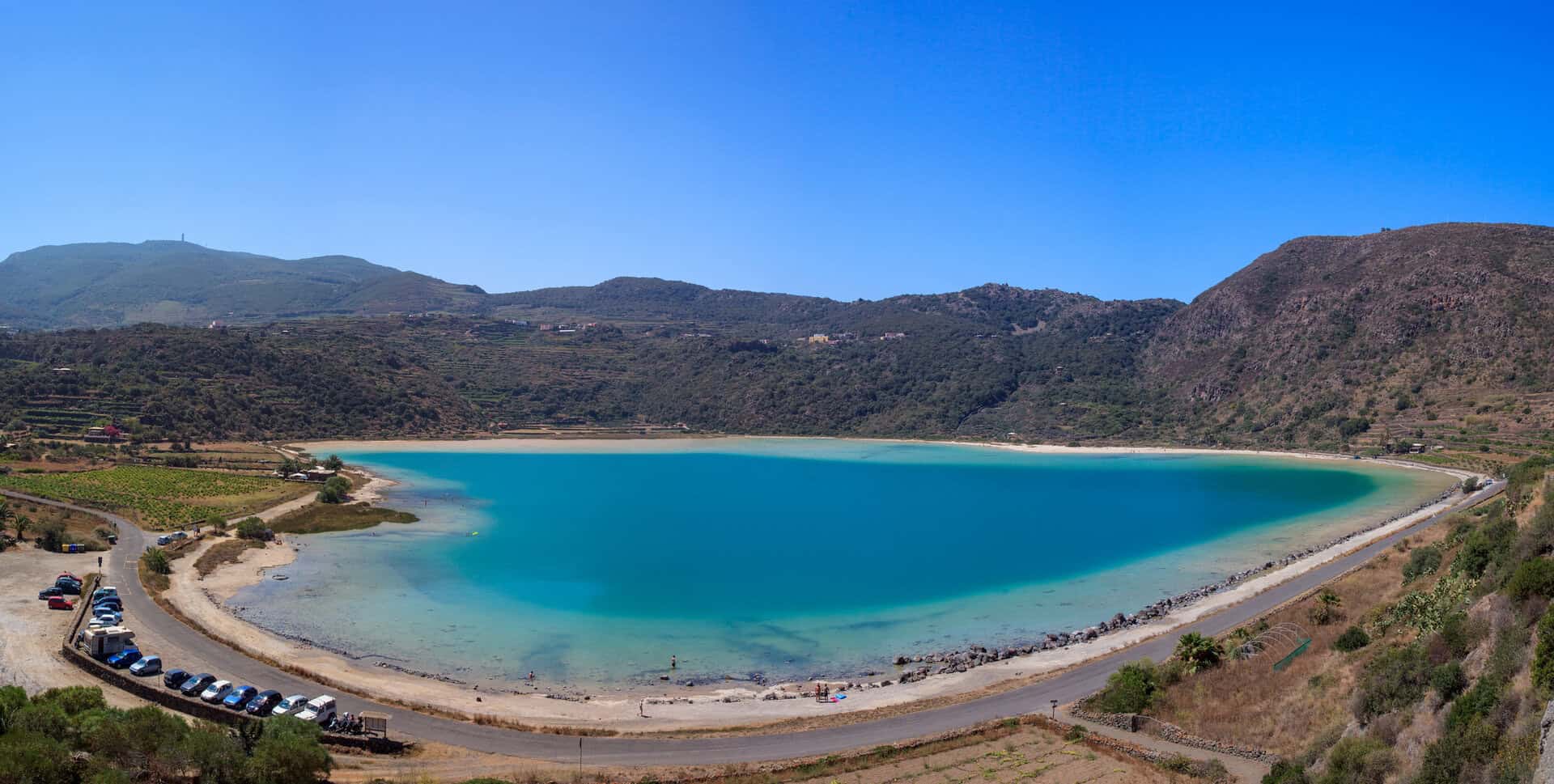Pantelleria: un vulcano risvegliato nel cuore blu del Mediterraneo