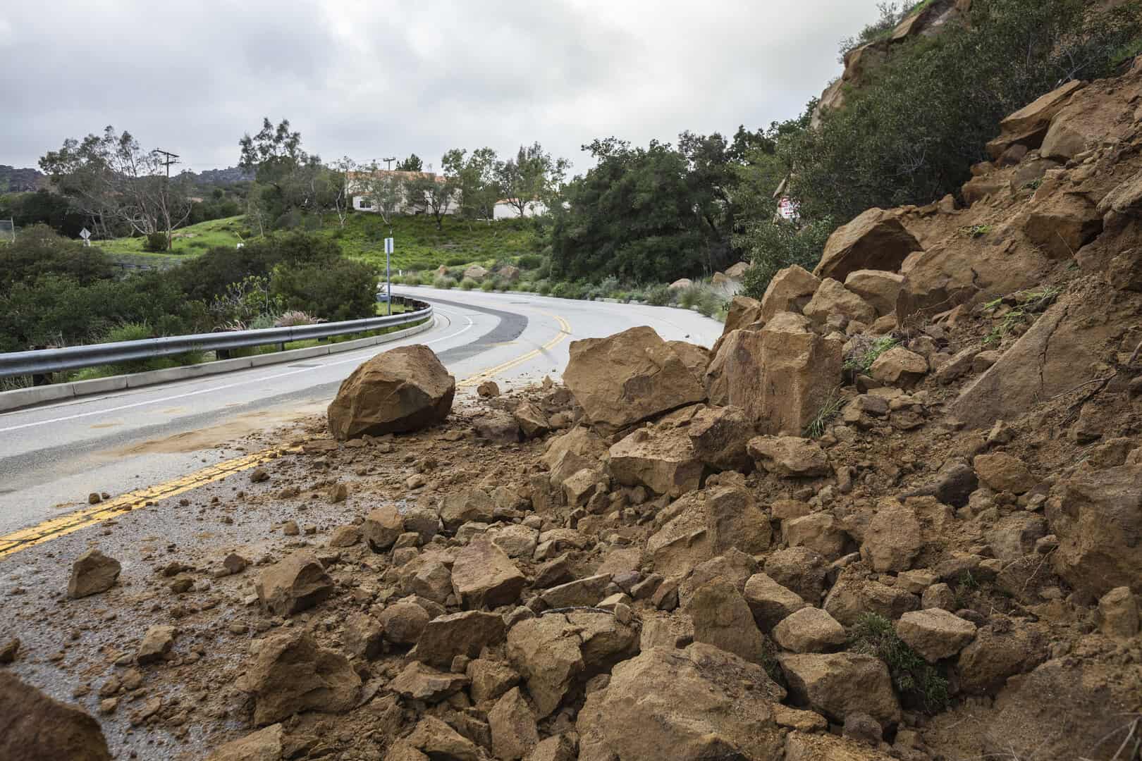 Il mondo nascosto dei materiali granulari: la nuova tecnica che svela i meccanismi di frane e terremoti
