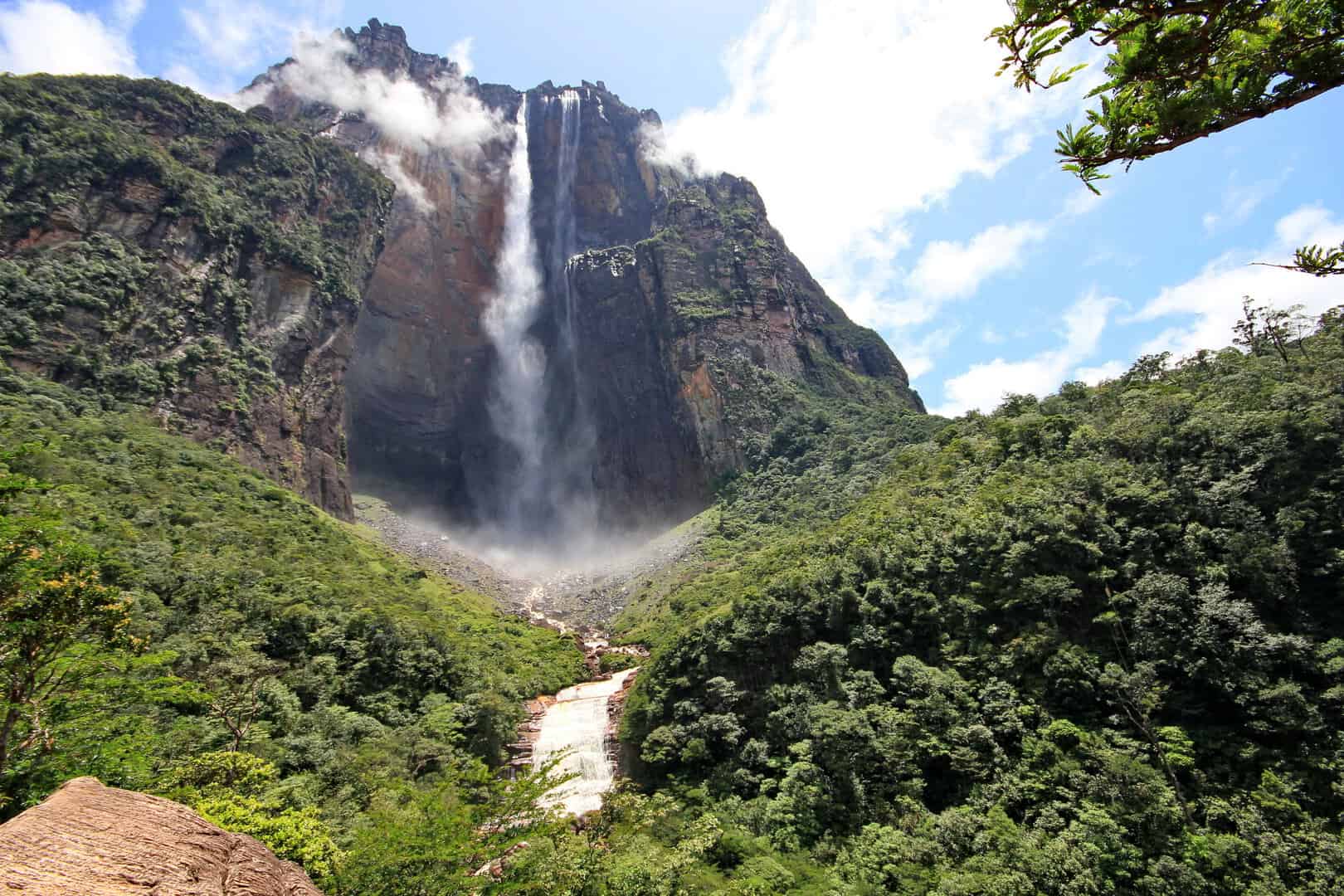 Scoprire Angel Falls: la maestosa cascata del Venezuela e le sue meraviglie