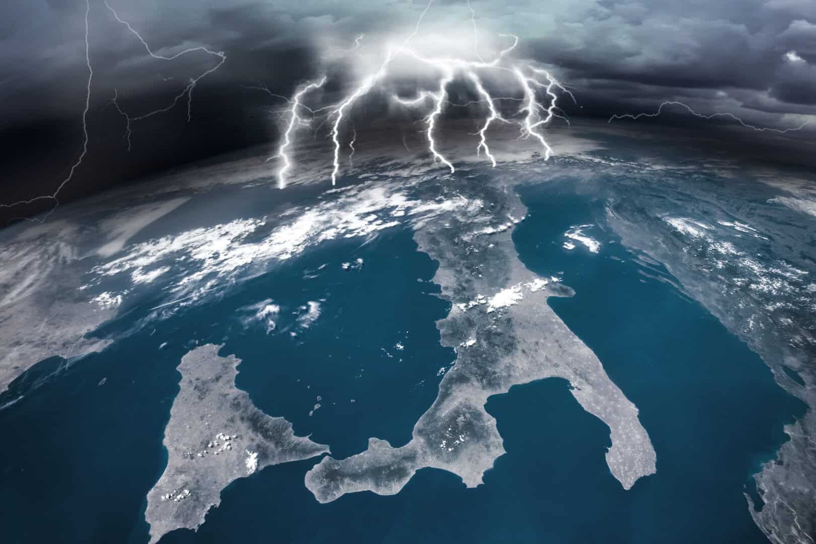 Allerta meteo su Milano. Oggi piove con 4-5 gradi di giorno