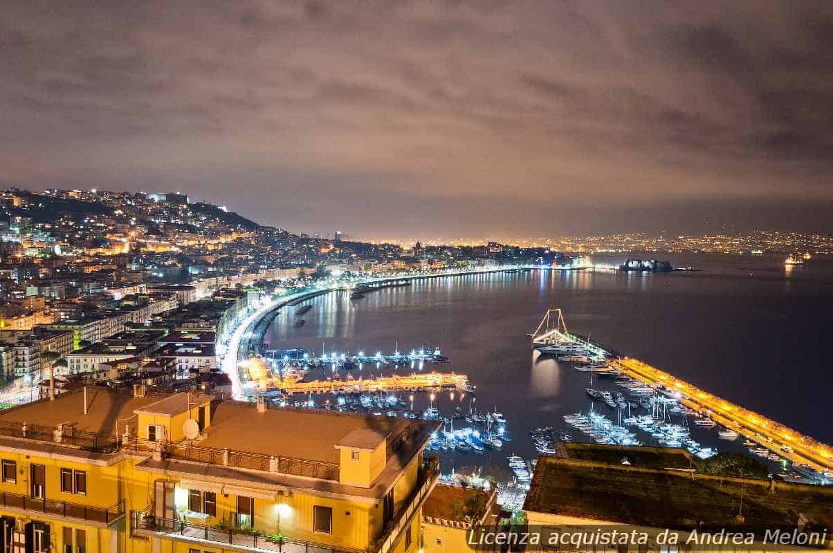 Meteo Napoli: domani nuvoloso con piovaschi, ventoso a tratti, poi schiarite