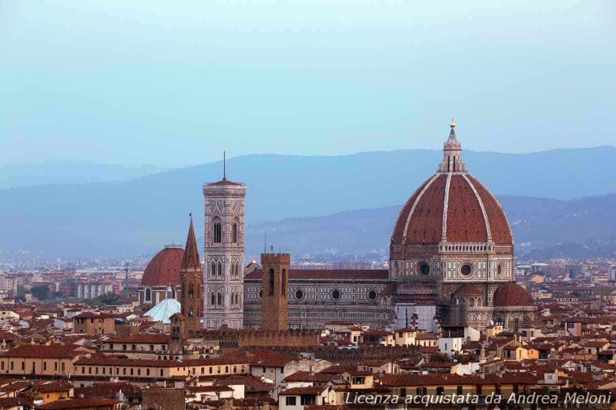 Meteo Firenze: Nuvolosità e Rovesci Alternati a Vento nei Prossimi Giorni